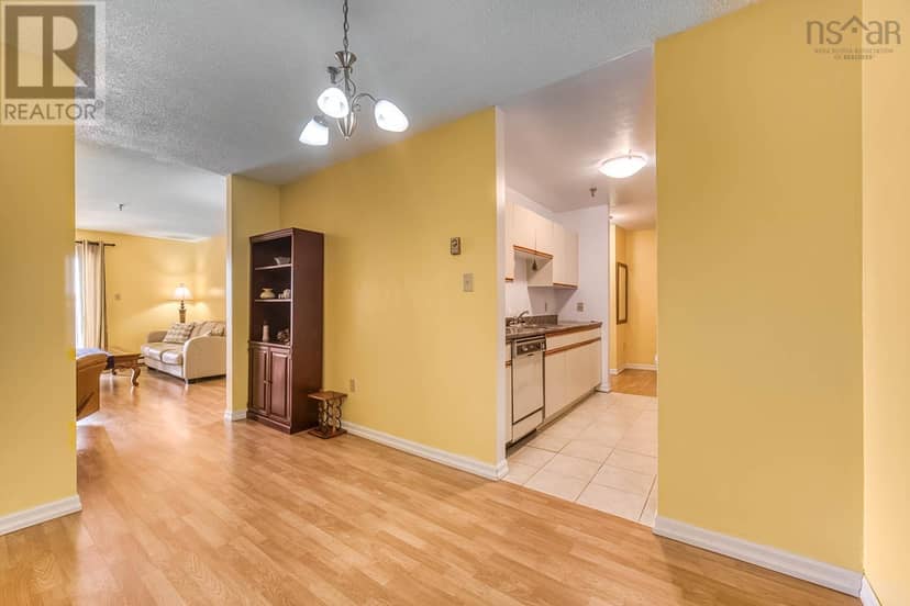 405 15 Langbrae Drive — photo 8 of 38