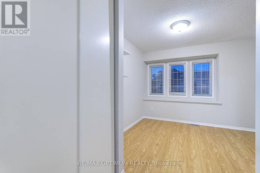 83 - 5030 Heatherleigh Avenue — photo 32 of 40