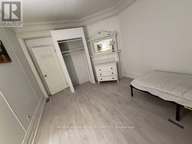 173 Adelaide Street N — photo 12 of 30