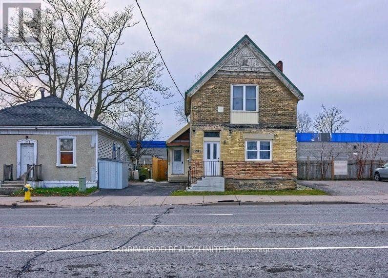 173 Adelaide Street N — photo 2 of 30