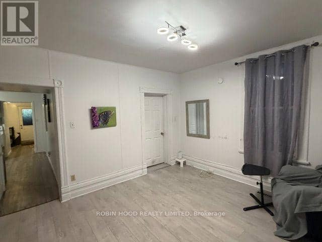 173 Adelaide Street N — photo 9 of 30