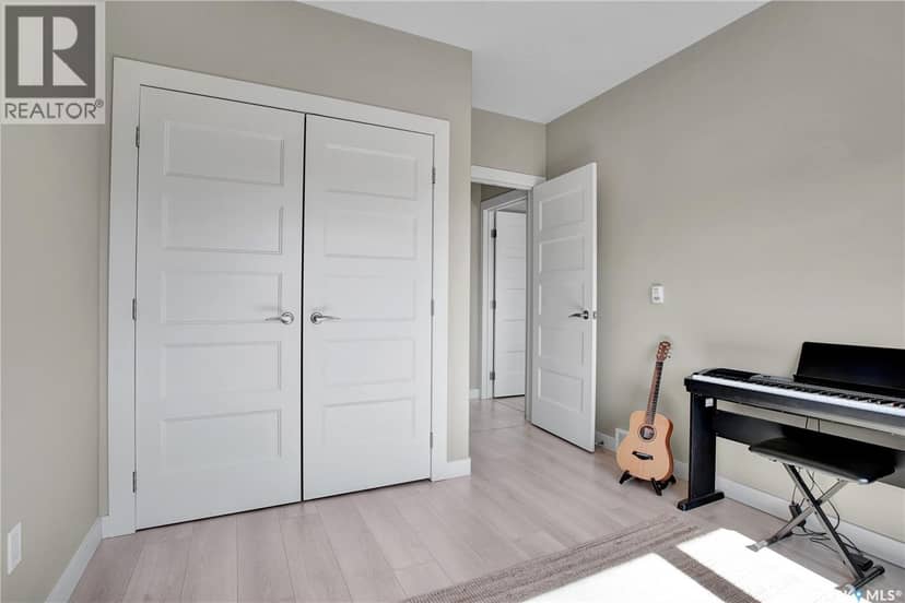 26 103 Willis CRESCENT — photo 17 of 33