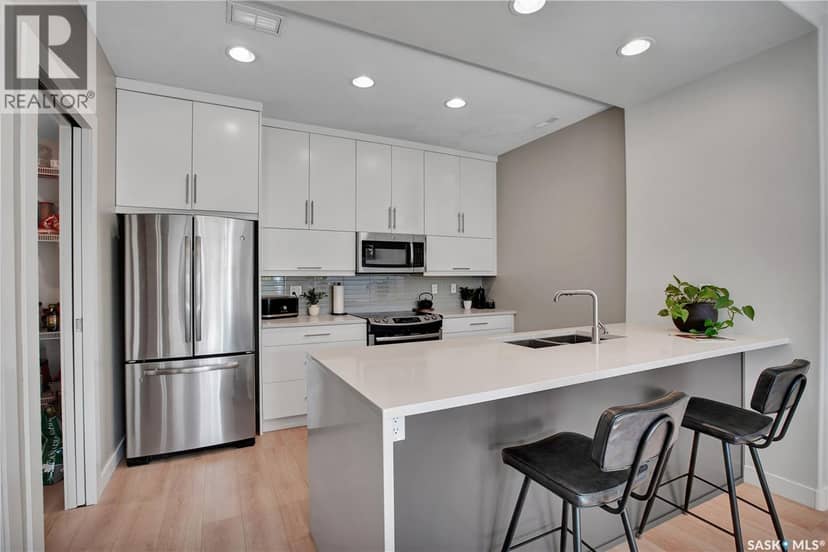 26 103 Willis CRESCENT — photo 9 of 33