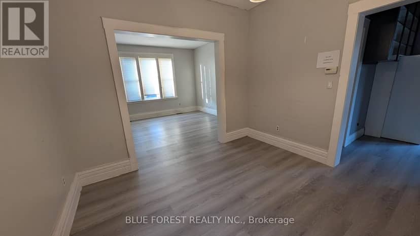 867 Queens Avenue — photo 4 of 28