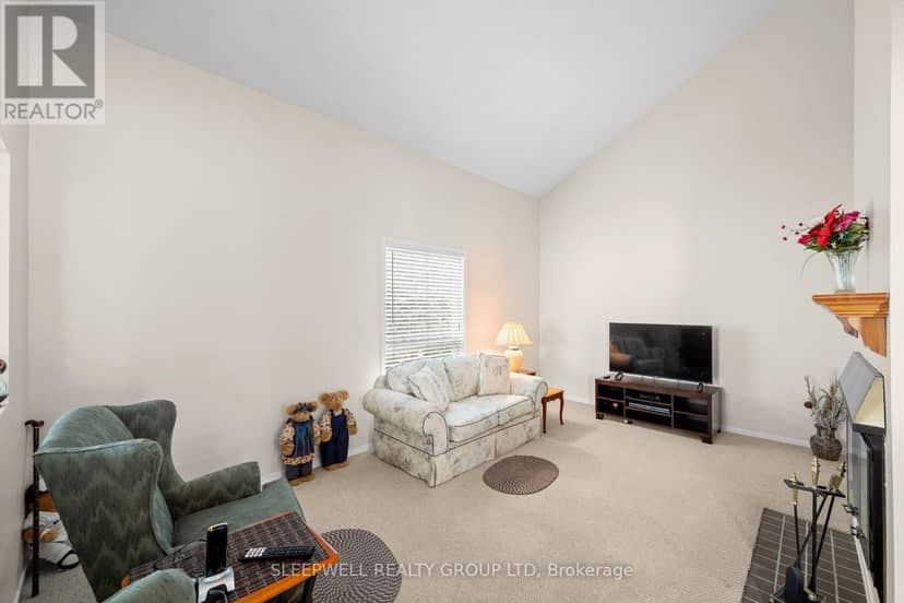 31 Tamblyn Crescent — photo 15 of 35