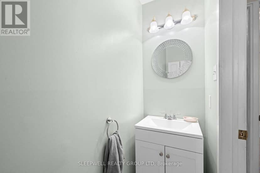 31 Tamblyn Crescent — photo 19 of 35
