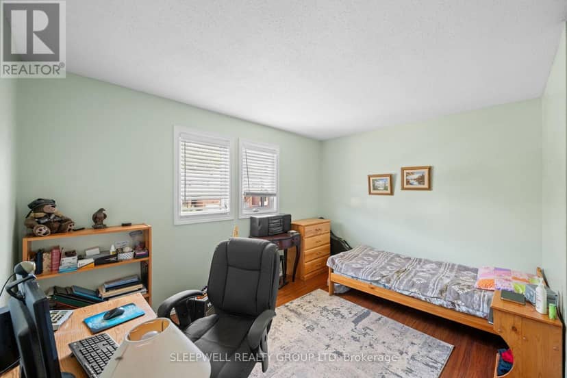 31 Tamblyn Crescent — photo 26 of 35
