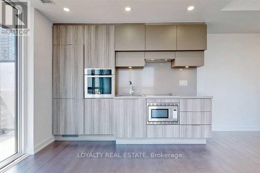 1409 - 39 Roehampton Avenue — photo 19 of 40