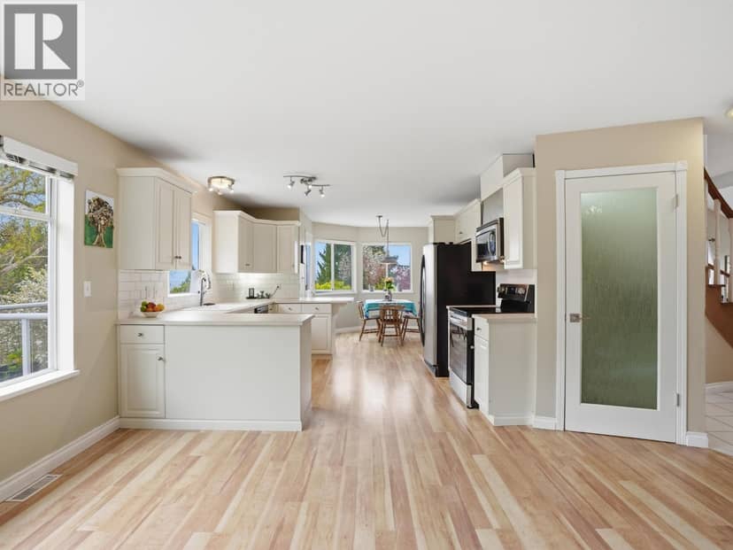 1481 SHAUGHNESSY PLACE, Gibsons, photo 5