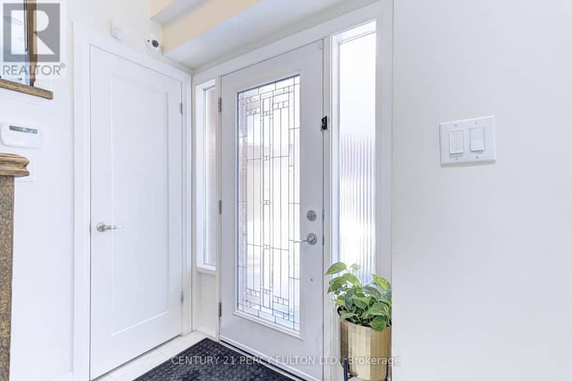 109 Woodcroft Lane — photo 5 of 40