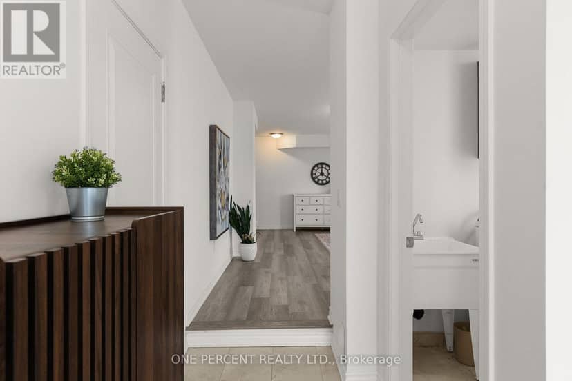 129 Colborne Street E — photo 8 of 39