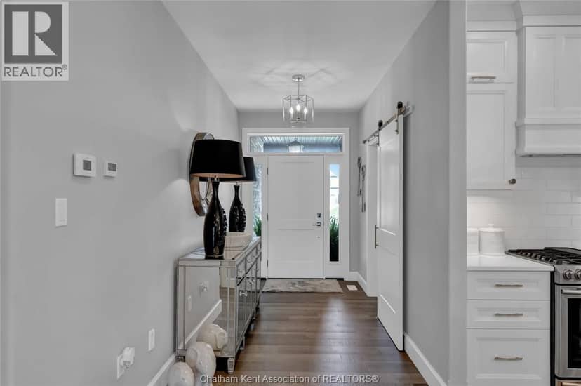21267 Adams CRESCENT — photo 14 of 40