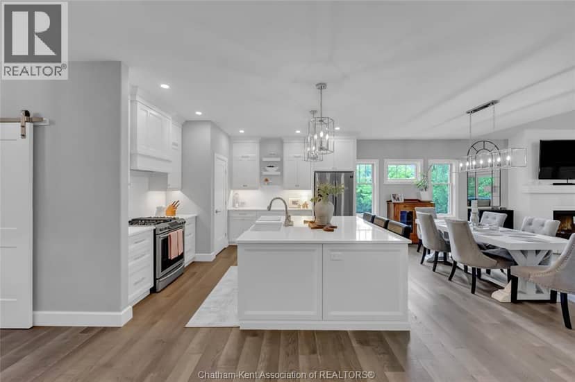 21267 Adams CRESCENT — photo 18 of 40