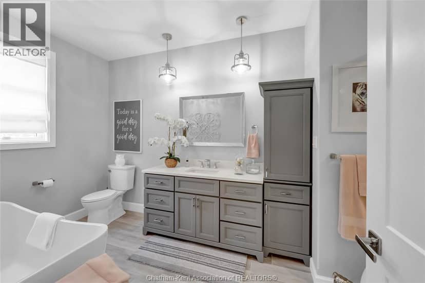 21267 Adams CRESCENT — photo 37 of 40
