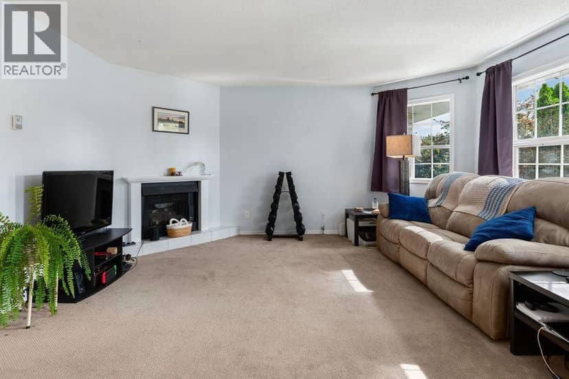 205 106 MCDERMID DRIVE, Prince George, photo 2