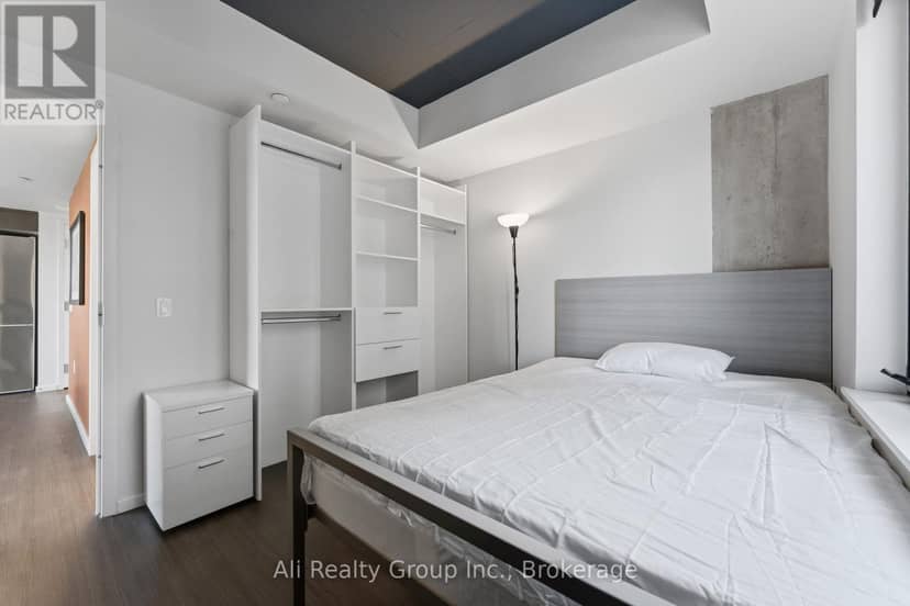 603 - 105 Champagne Avenue S — photo 12 of 33