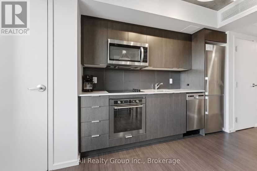 603 - 105 Champagne Avenue S — photo 4 of 33