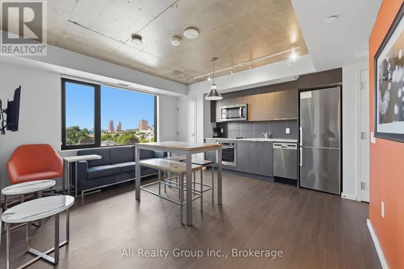 603 - 105 Champagne Avenue S — photo 7 of 33