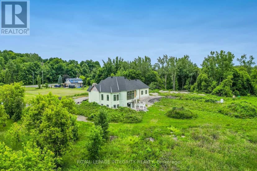 1695 Old Montreal Road — photo 12 of 35