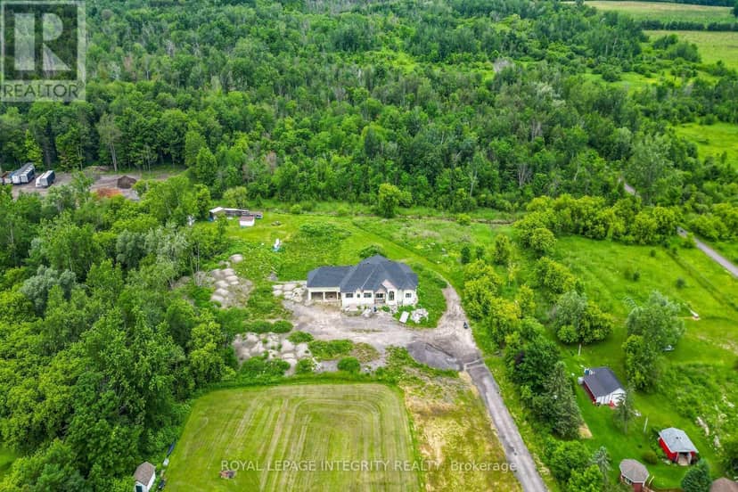 1695 Old Montreal Road — photo 9 of 35