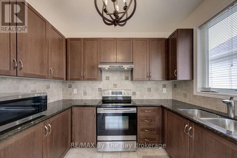 11 Grand Poplar Lane — photo 17 of 36