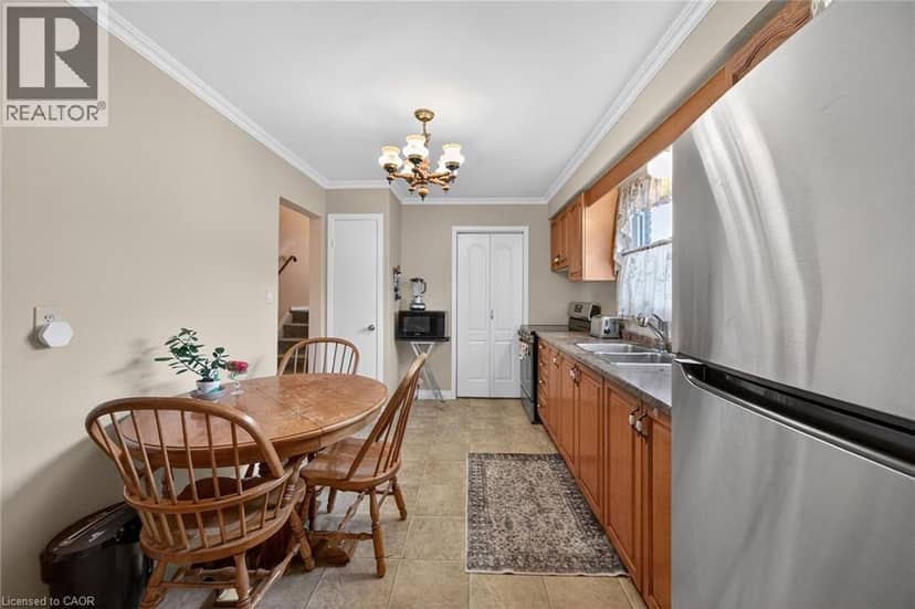 582 WOODVIEW Road — photo 17 of 40