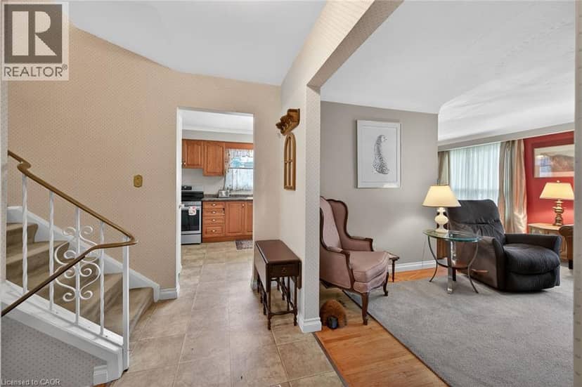 582 WOODVIEW Road — photo 7 of 40