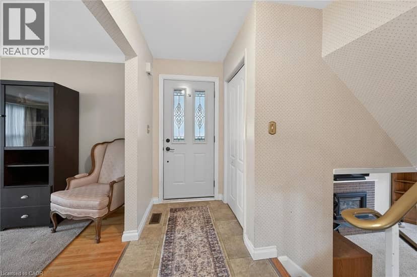 582 WOODVIEW Road — photo 8 of 40