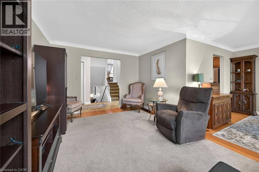582 WOODVIEW Road — photo 11 of 40