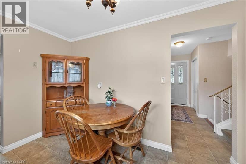582 WOODVIEW Road — photo 20 of 40