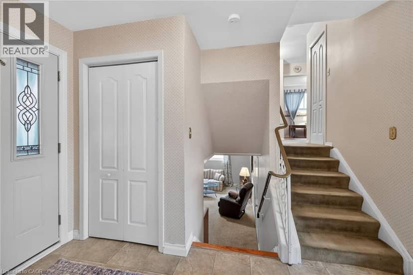 582 WOODVIEW Road — photo 21 of 40