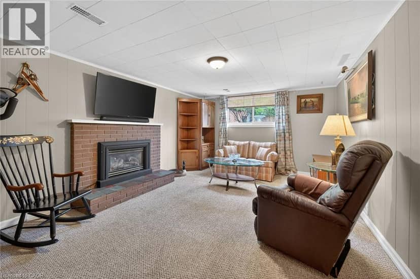 582 WOODVIEW Road — photo 32 of 40