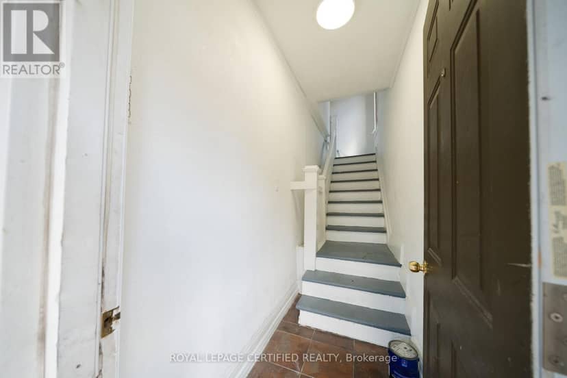 10 Fairleigh Avenue N — photo 17 of 38