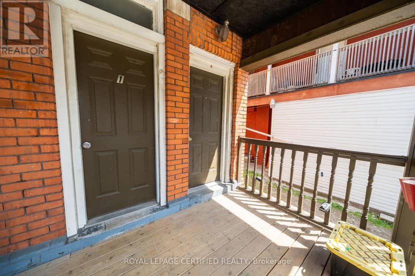 10 Fairleigh Avenue N — photo 3 of 38