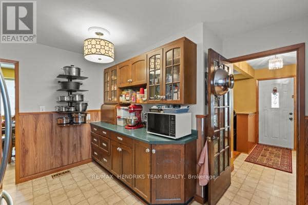 33 Meadowbrook Crescent — photo 12 of 40