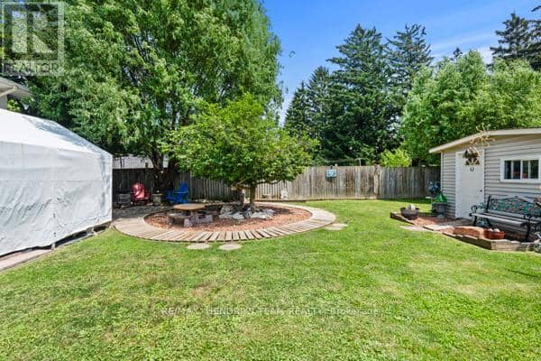 33 Meadowbrook Crescent — photo 35 of 40