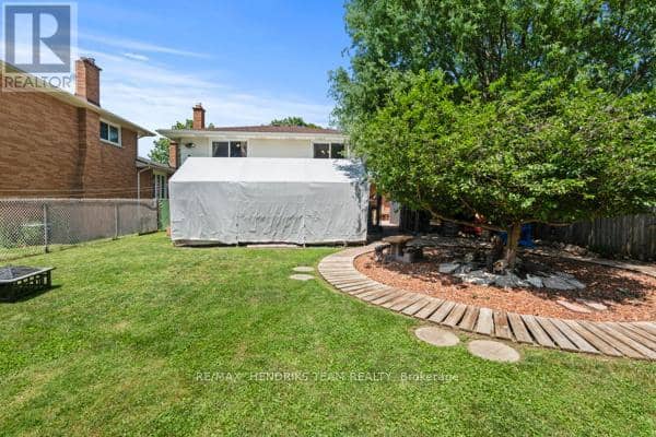 33 Meadowbrook Crescent — photo 36 of 40