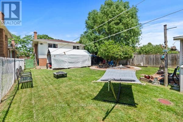 33 Meadowbrook Crescent — photo 38 of 40
