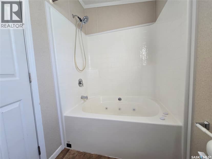 210 Brownlee Street — photo 11 of 20