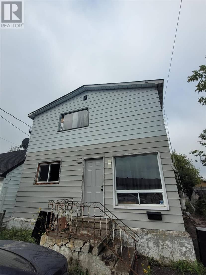 541 Dundas ST