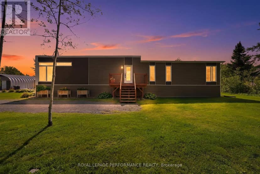 880 Concession 1 Road, Alfred and Plantagenet