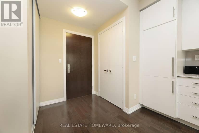 609 - 460 Adelaide Street E — photo 3 of 23