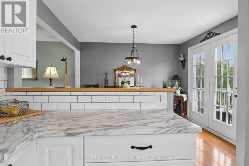 876 Hillsview Street — photo 16 of 40