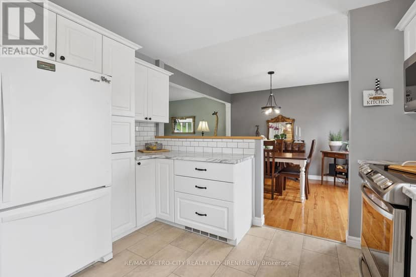 876 Hillsview Street — photo 14 of 40
