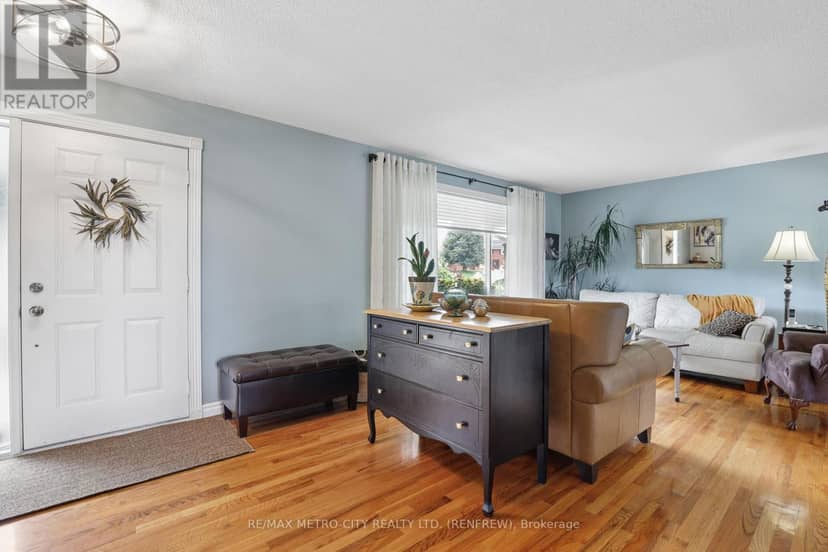 876 Hillsview Street, Renfrew, photo 7