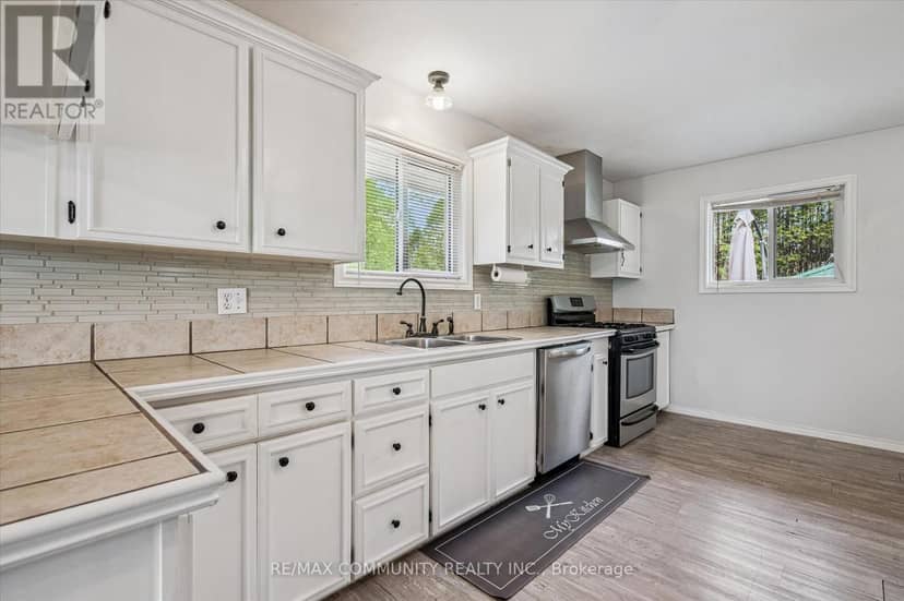 2063 George Street — photo 10 of 40