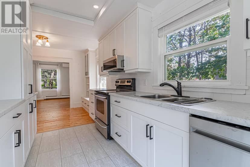 219 NORTH RIVER Road — photo 7 of 29