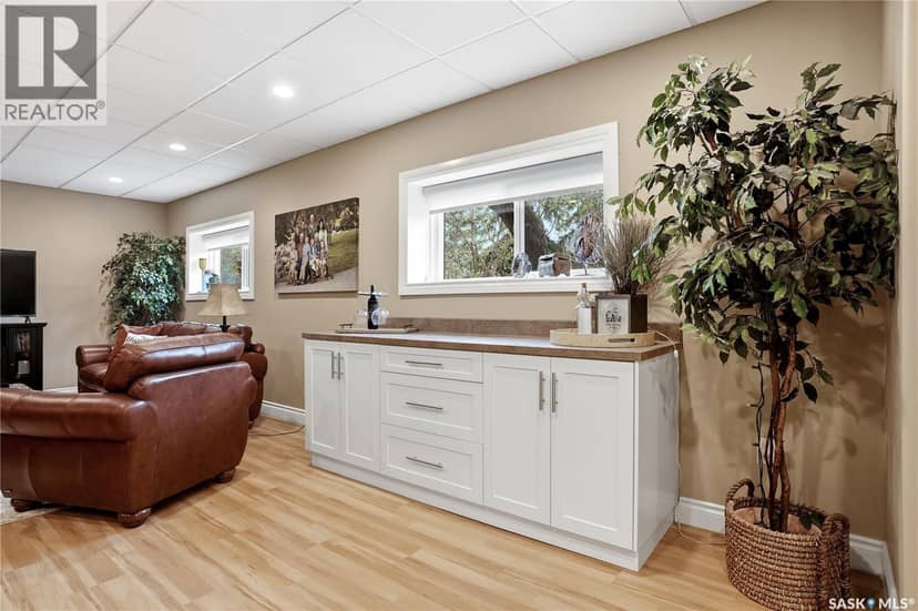 115 Cedar CRESCENT — photo 7 of 40