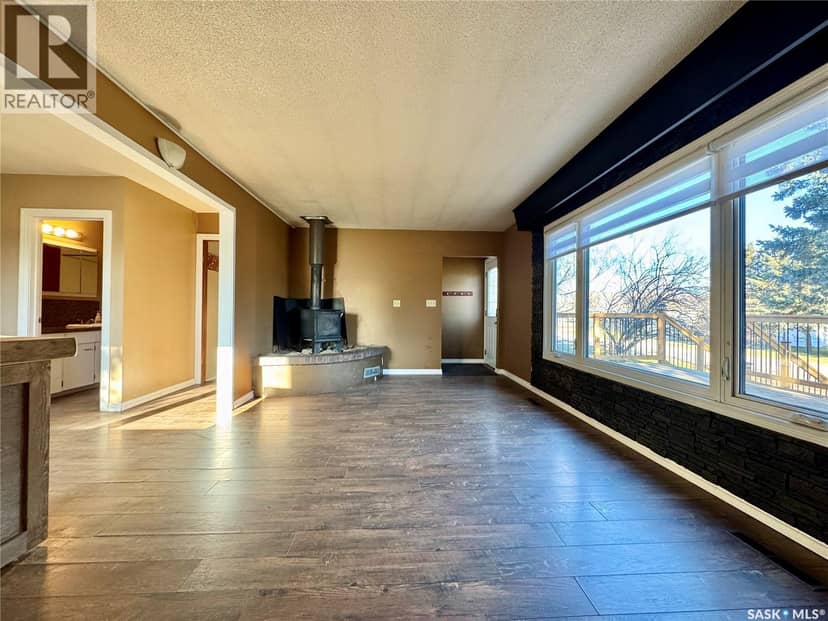 103 Cottonwood CRESCENT — photo 4 of 40