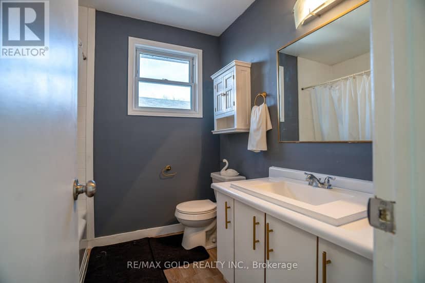 2 Kinzie Lane — photo 14 of 27